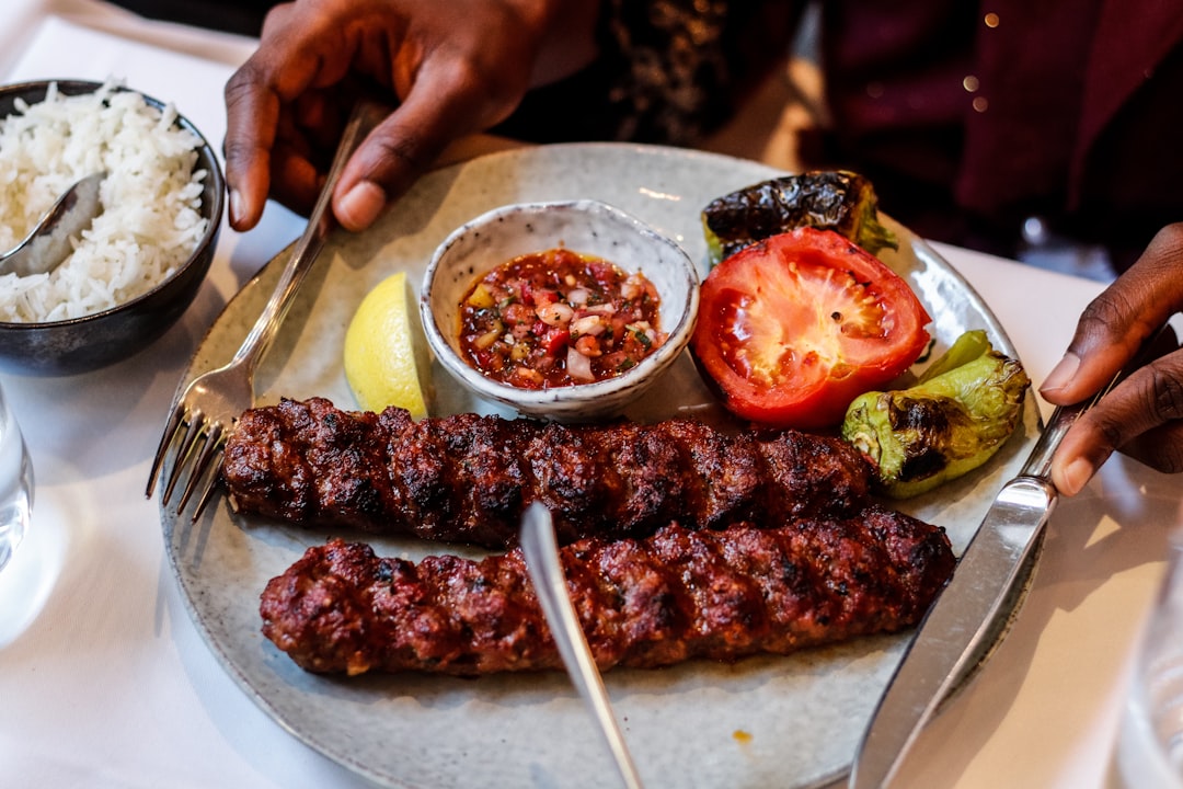 Shoarma: het verhaal achter dit geliefde straatgerecht